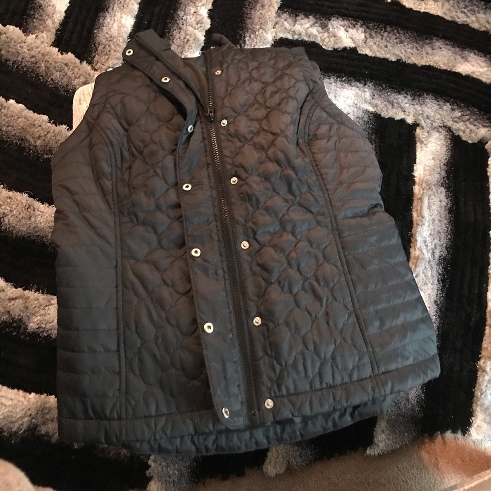 Black puffer vest